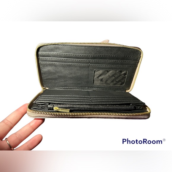 Steve Madden Light Lilac Wallet NWT - Picture 2 of 6